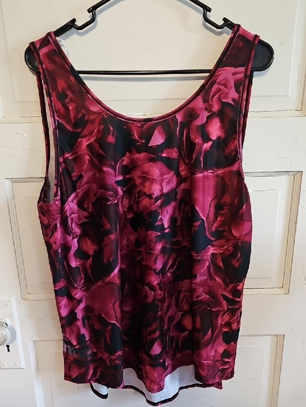 CALIA by Carrie Underwood Fuchsia and Black Floral Satin Tank